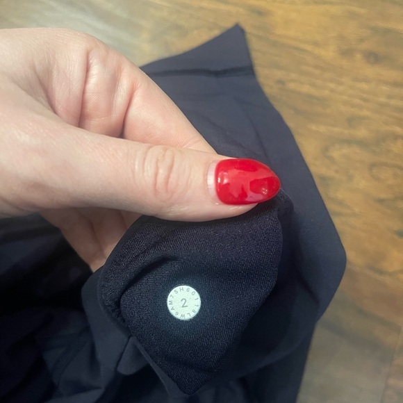 Lululemon Mix & Mesh Crop 21” Size 2 - Picture 4 of 4